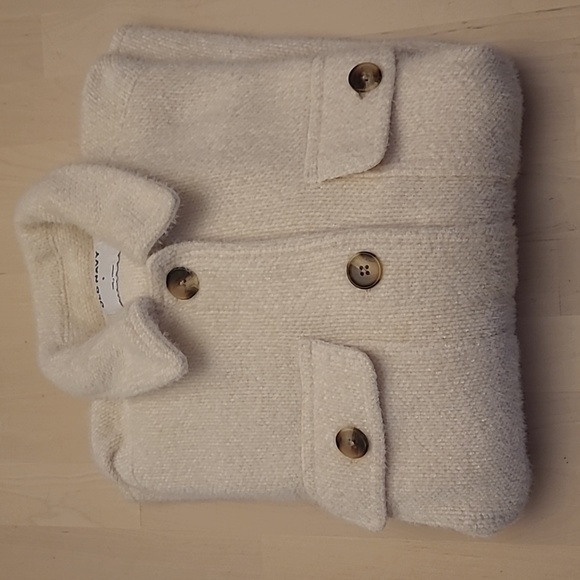 LIKE NEW Old Navy Plush Ivory Utility Shacket with 4 Pockets - Picture 11 of 11